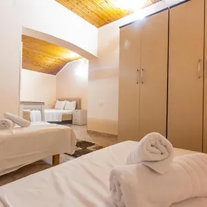 Relax Hostel Tiran
